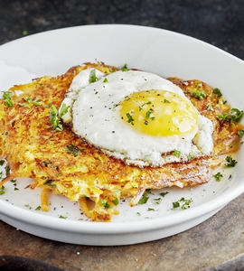 oeuf au plat, jambon, fromage et röstis
